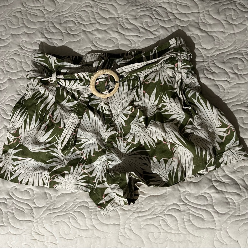 Tahari Linen Print Belted Shorts Size Large